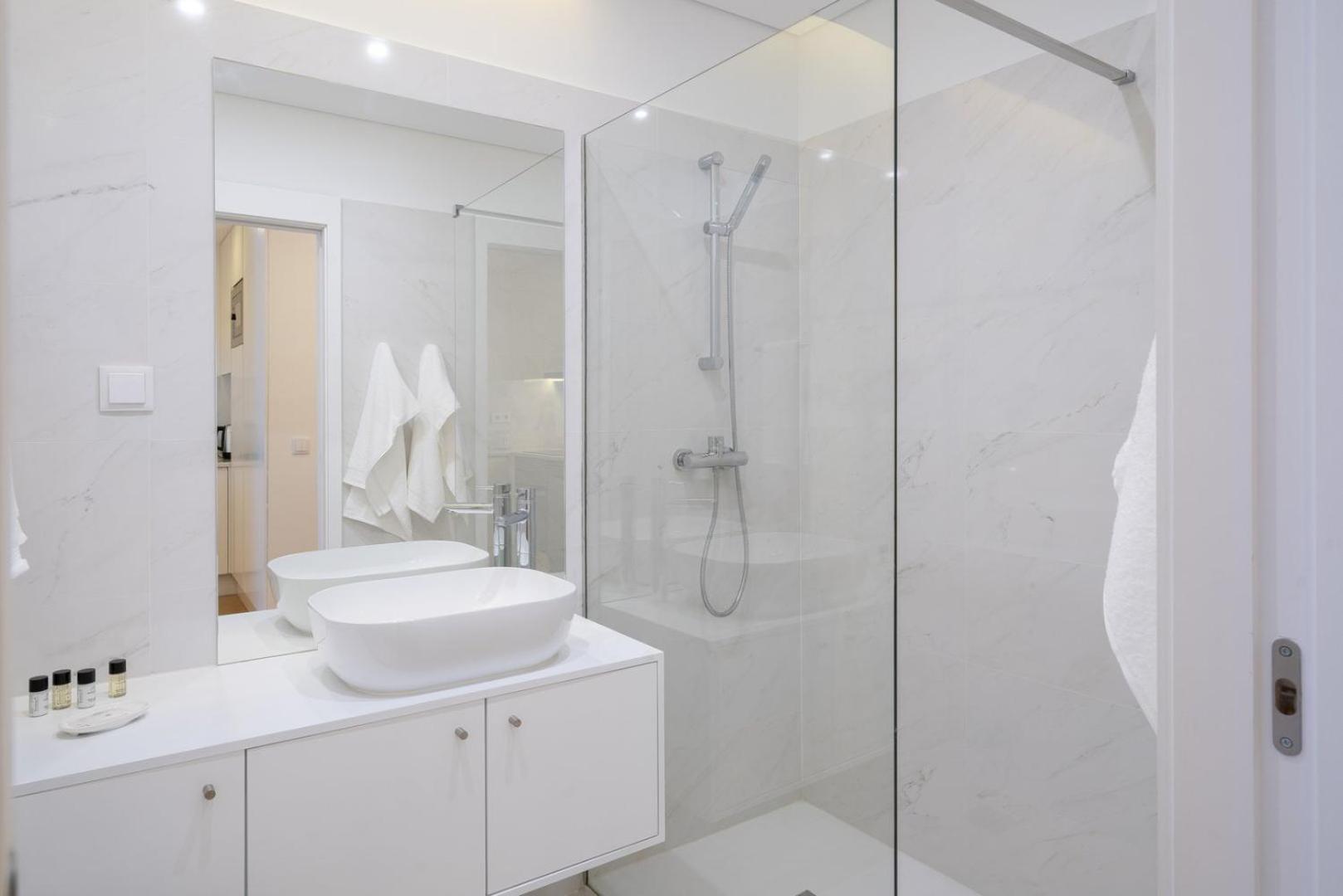 Guestready - Modern 2-Bedroom Apt In Cedofeita 포르투 외부 사진